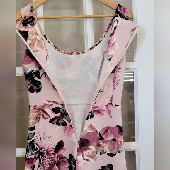 Le Chateau Pink Floral Sleeveless Midi Dress - Picture 7 of 7